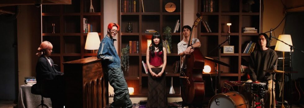 LANDOKMAI ft. James Alyn – Blooming (เพลงรักเพลงแรก) [Live Session]