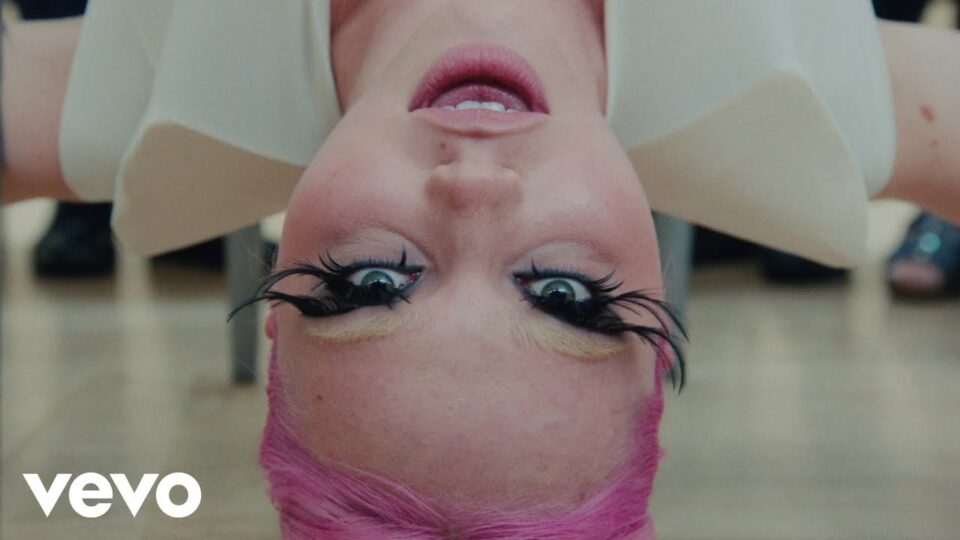 ADÉLA – SexOnTheBeat