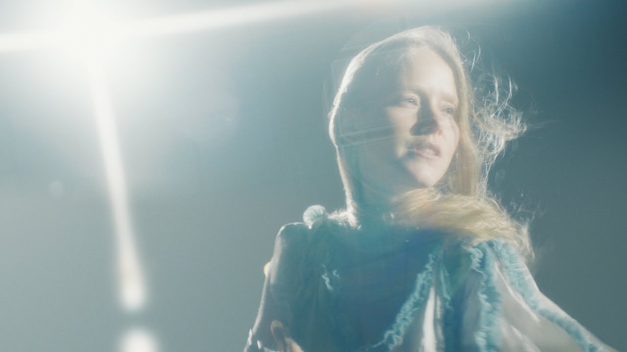 Alice Phoebe Lou – Sparkle