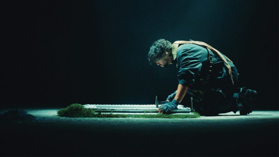 Aries – Crack In The Glass