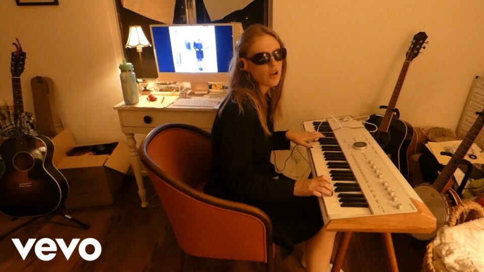 Audrey Hobert – Wet Hair