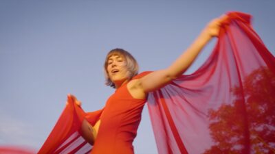Ava Swan – Sun Safari