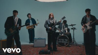 Ax and the Hatchmen – Blurry Light (with Albert Hammond Jr)