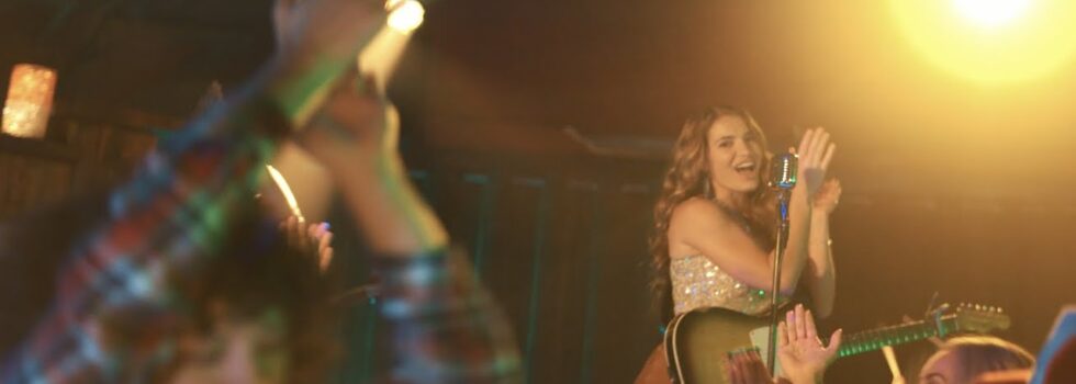 Caroline Jones – Come In (But Don’t Make Yourself Comfortable)