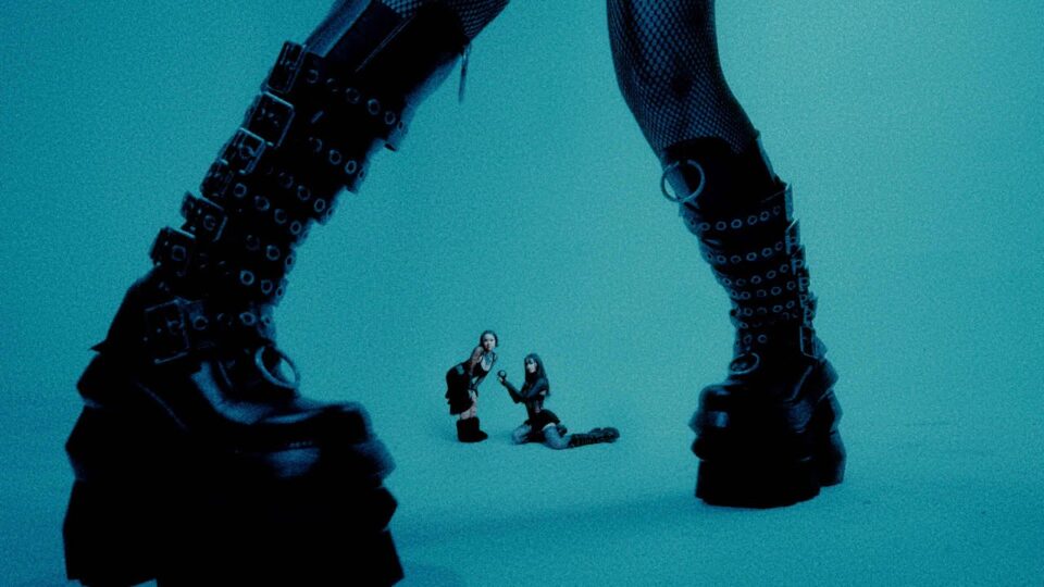 Chloe Tang – Running On Blue (feat. Casandra)