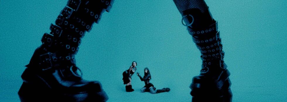 Chloe Tang – Running On Blue (feat. Casandra)