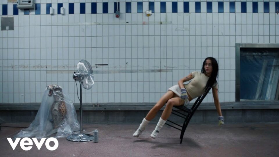 Claudia Valentina – I luv that babe