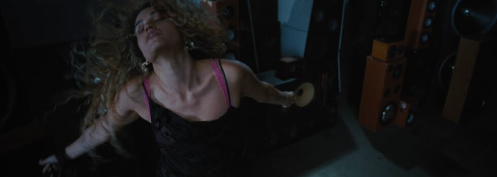 Empress Of – Blasting Through the Speakers