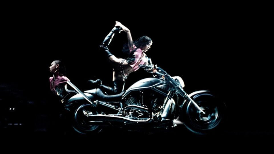 FKA Twigs – Predictable Girl