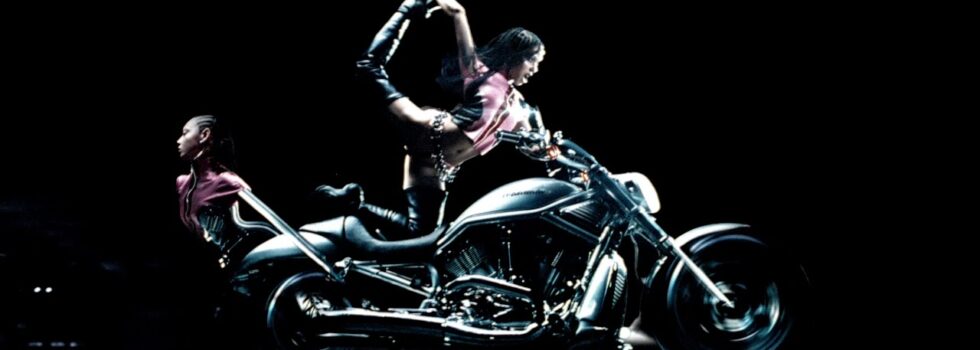 FKA Twigs – Predictable Girl