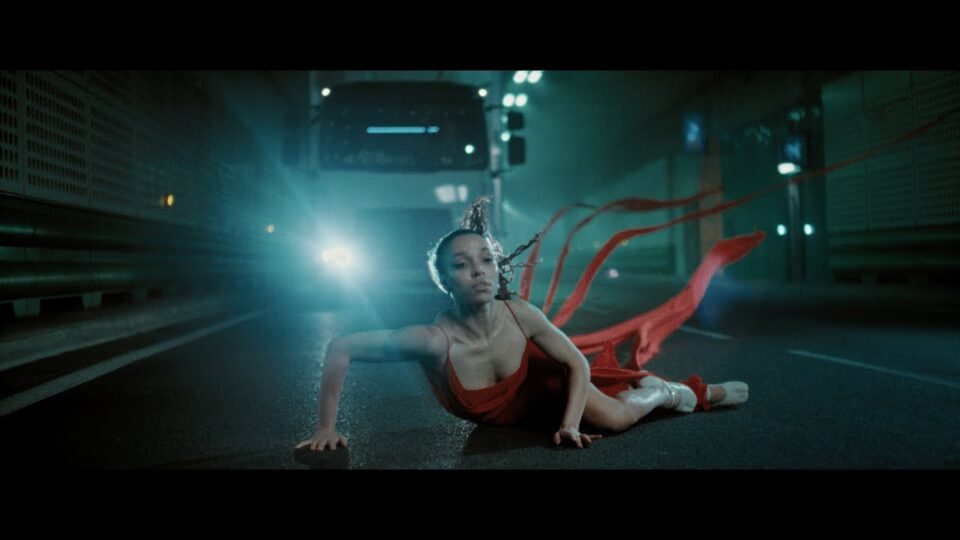 FKA twigs – Striptease