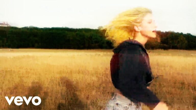 Hayley Williams – Parachute music video