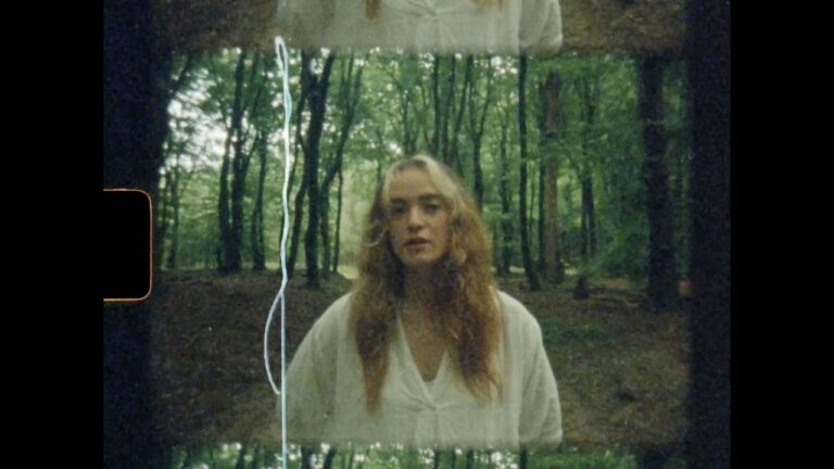 néomí – Another Year Will Pass music video
