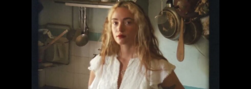 néomí – Sit Back Baby