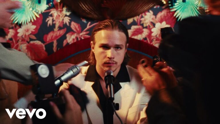 Oliver Malcolm – Off My Head music video