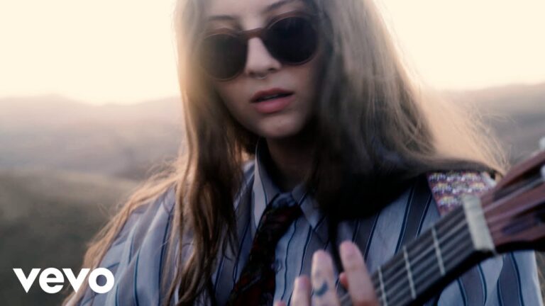runo plum – Halfway Up The Lawn music video