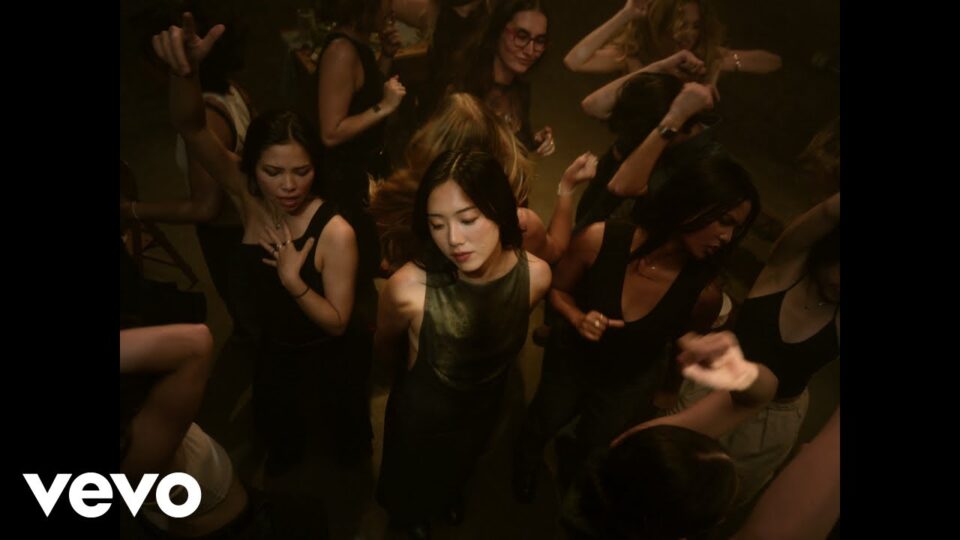 Sarah Kinsley – Fleeting