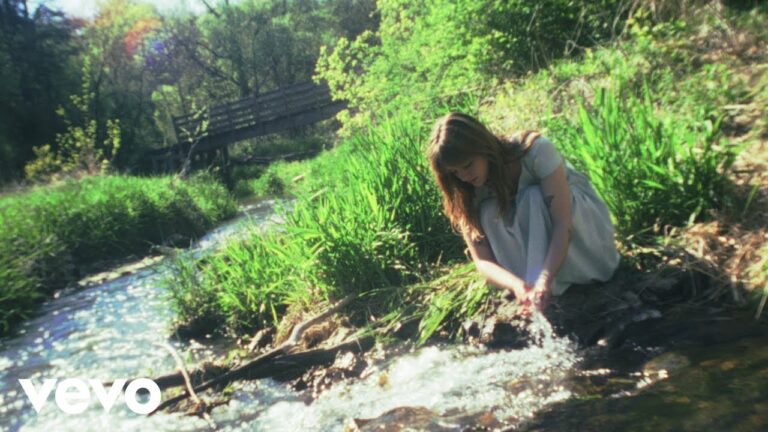 she’s green – Willow music video