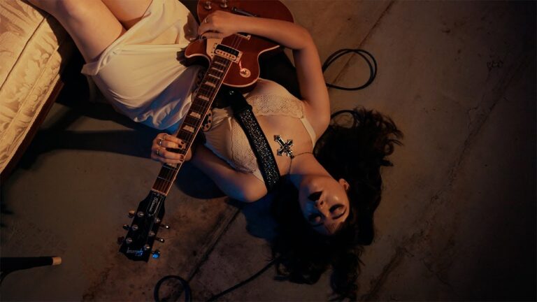 Solya – 19 music video