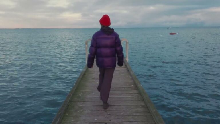 Stella Donnelly – Baths music video