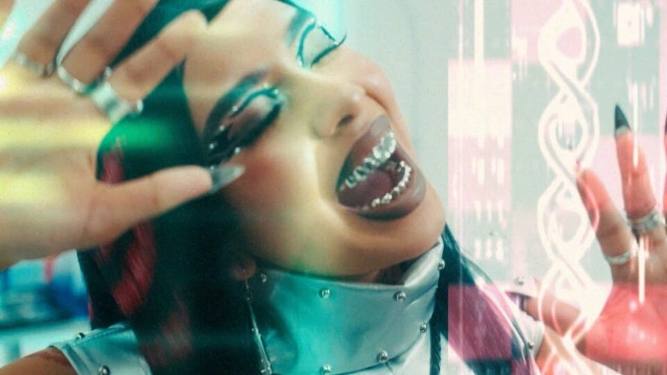 Stella Standingbear – Mmhmm