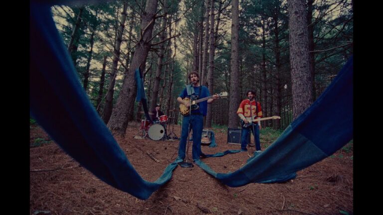 The Band CAMINO – Baggy Jeans music video
