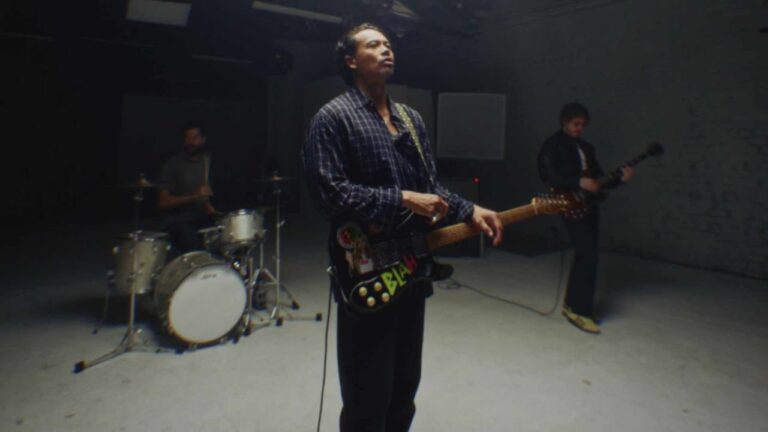 The Temper Trap – Lucky Dimes music video