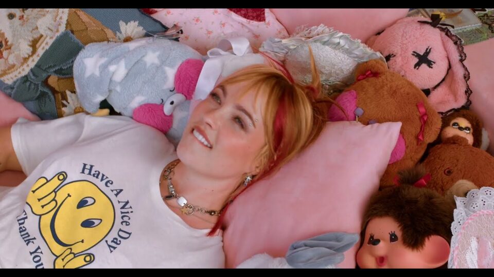 tiLLie – earn a living (official visualizer)