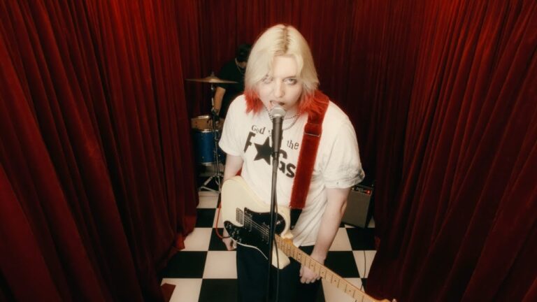 Vienna Vienna – God Save The Queens music video