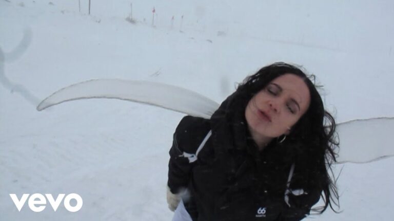 MØ – Keep Møving music video