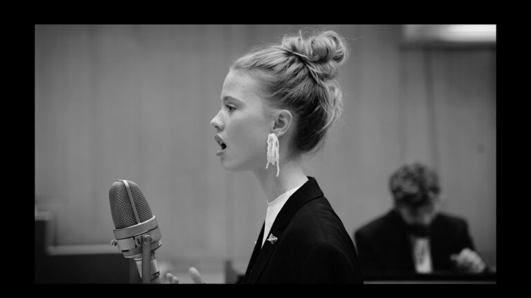 Emilio Piano – Maison (feat. Lucie) music video
