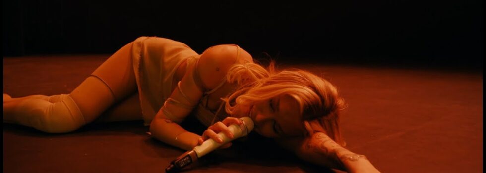 Grace VanderWaal – Homesick (Performance Video)