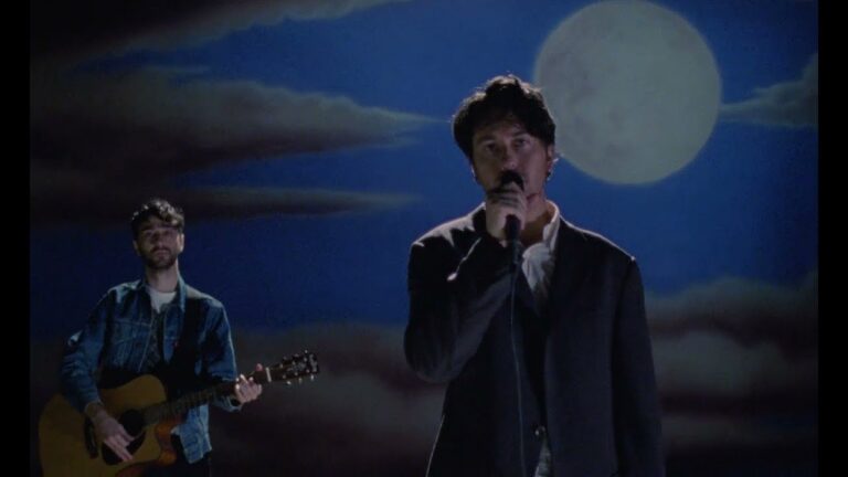 Nat & Alex Wolff – Soft Kissing Hour music video