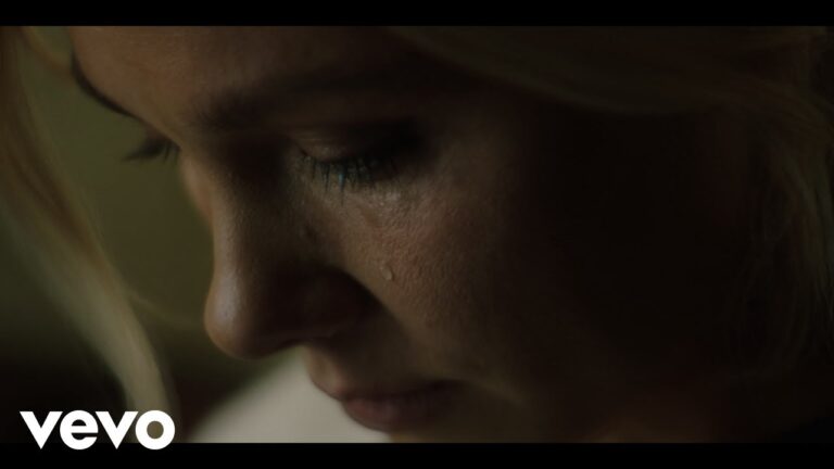 Clara Mae – Missing You Sucks music video