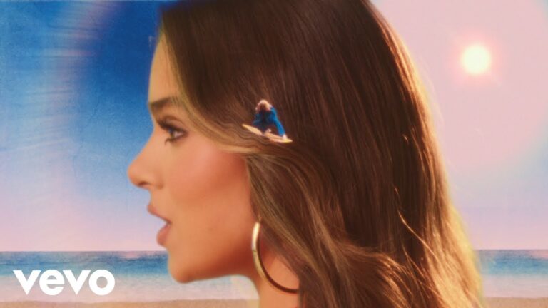 Hailee Steinfeld – Coast music video