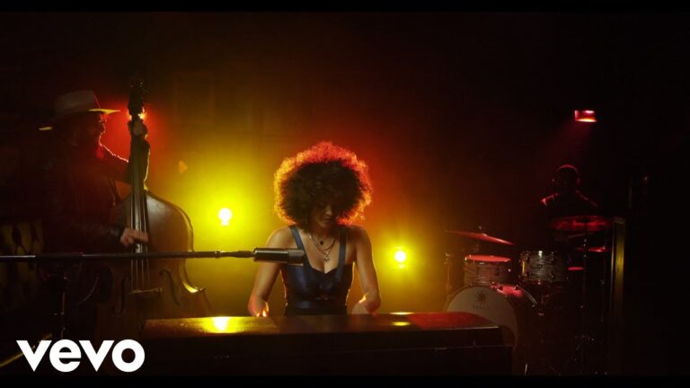 Kandace Springs – People Make the World Go ‘Round music video