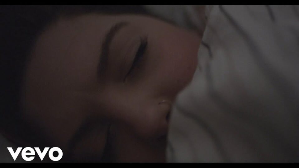 Mary Lambert – Hang Out With You