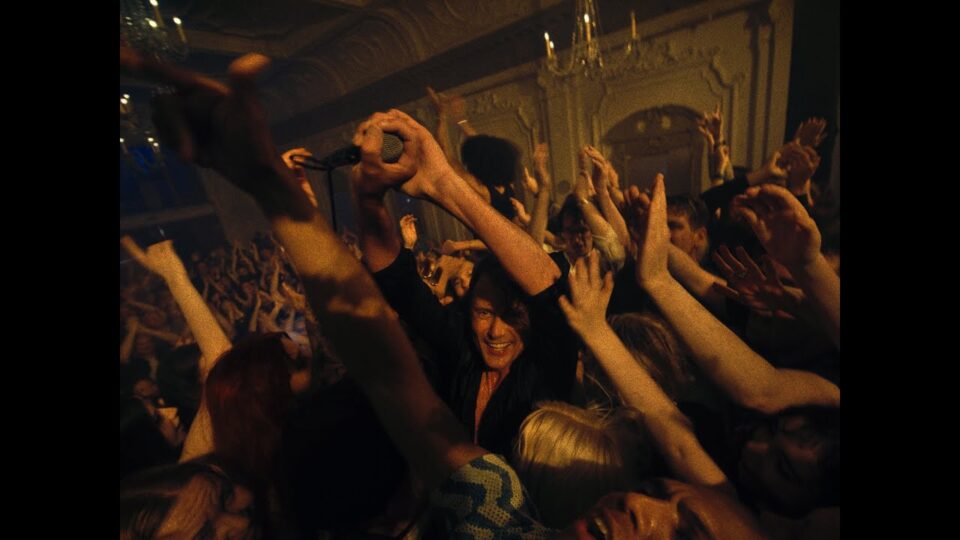 Suede – Dancing With The Europeans