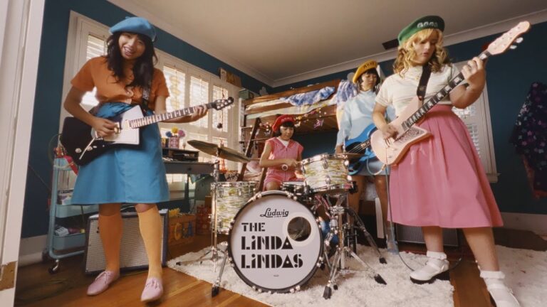 The Linda Lindas – Growing Up music video