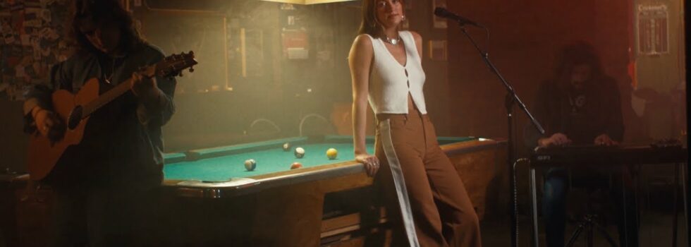 Lauren Watkins – Strong Enough (Heartbreak Supper Club Sessions)