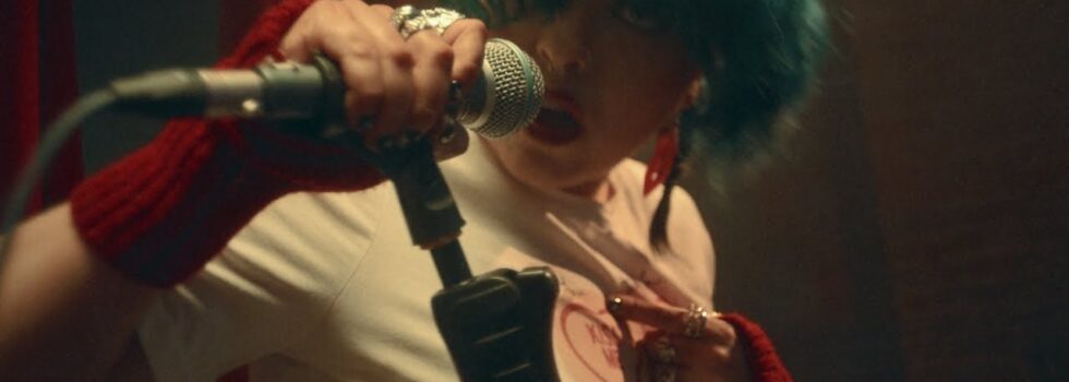 Crawlers – Kiss Me