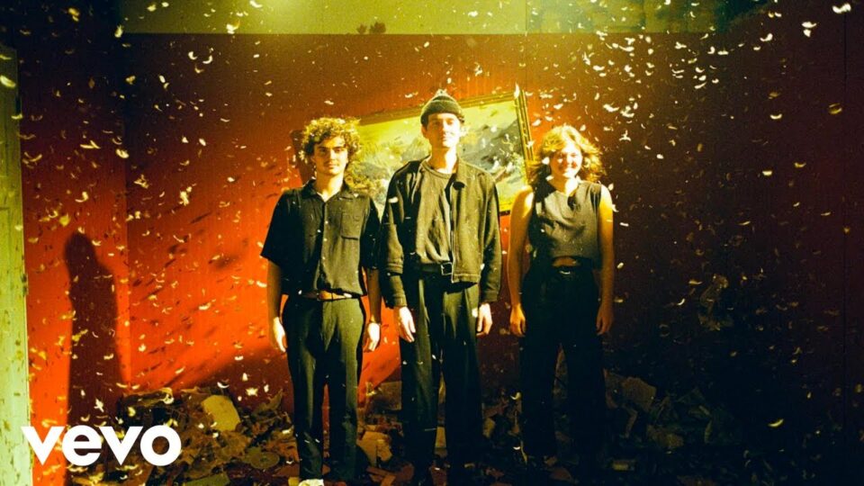 Friko – Crashing Through