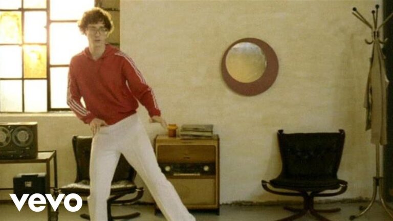 Kings of Convenience – I’d Rather Dance With You music video