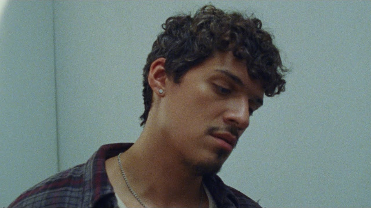 Omar Apollo – Evergreen (You Didn’t Deserve Me At All)