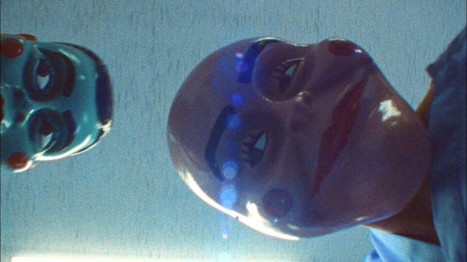 Omar Apollo – Invincible (feat. Daniel Caesar)