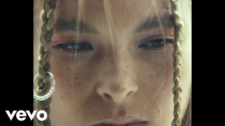 Saya Gray – If There’s No Seat In the Sky (Will You Forgive Me?) music video