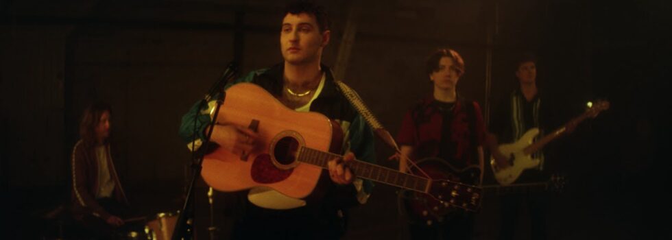 Sea Girls – Lonely