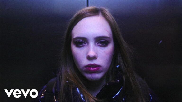 Soccer Mommy – Your Dog music video