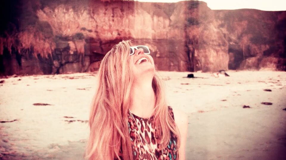 Still Corners – Black Lagoon music video