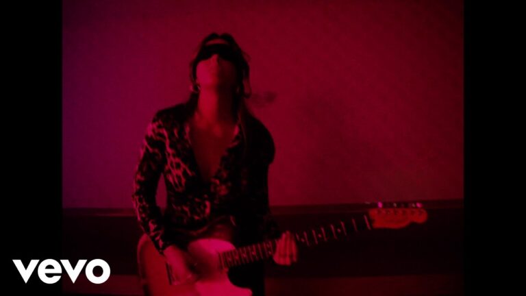 The Mysterines – Hung Up music video